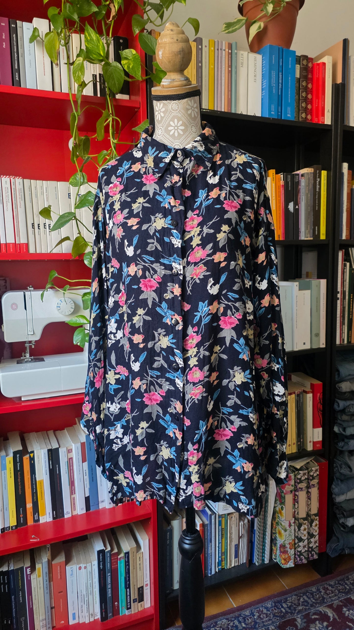 Camicia fiori sfondo nero