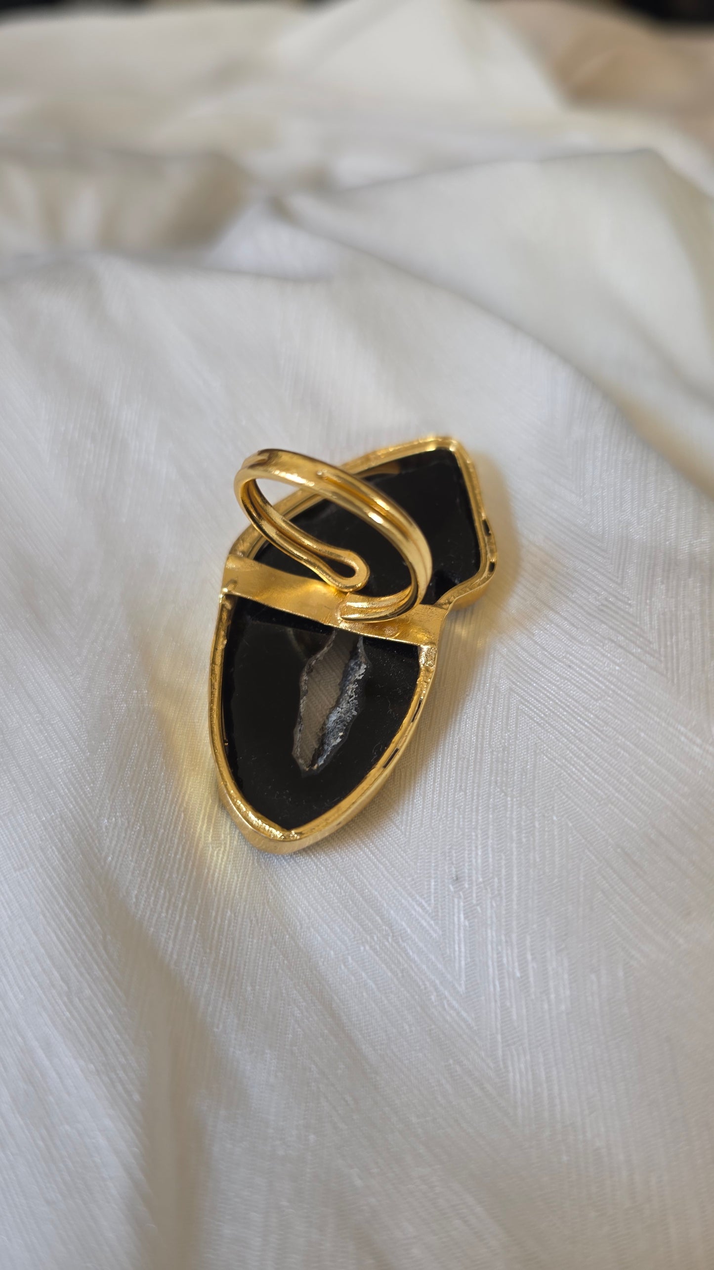 Anello agata nera grezza