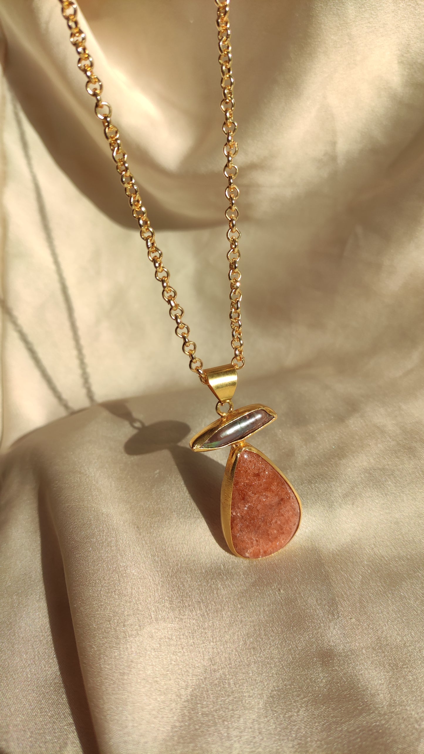 Collana goccia pietra e perla grigia barocca