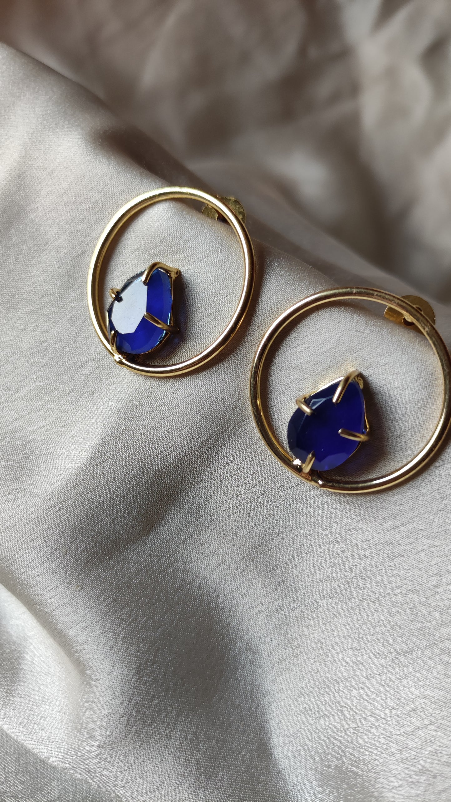 Orecchini cerchio blu