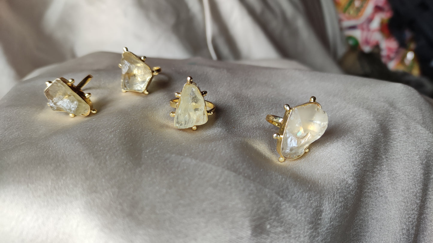 Anello regolabile quarzo chiaro