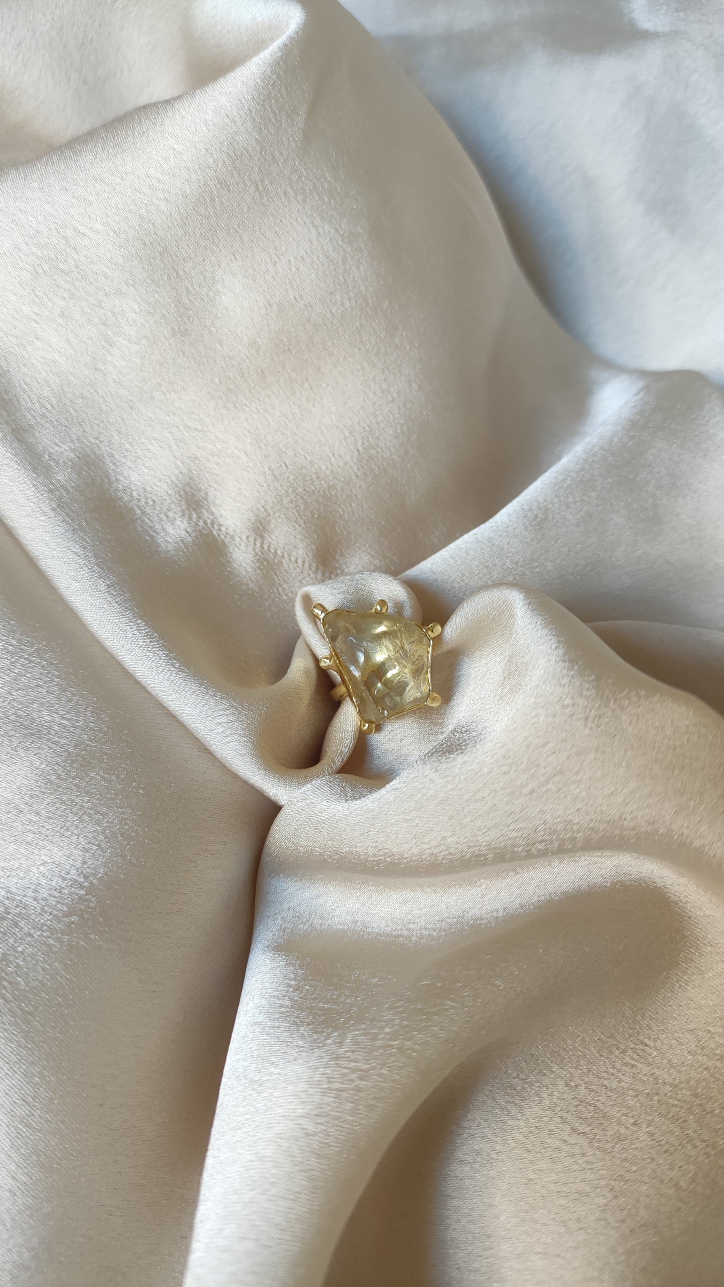 Anello regolabile quarzo chiaro