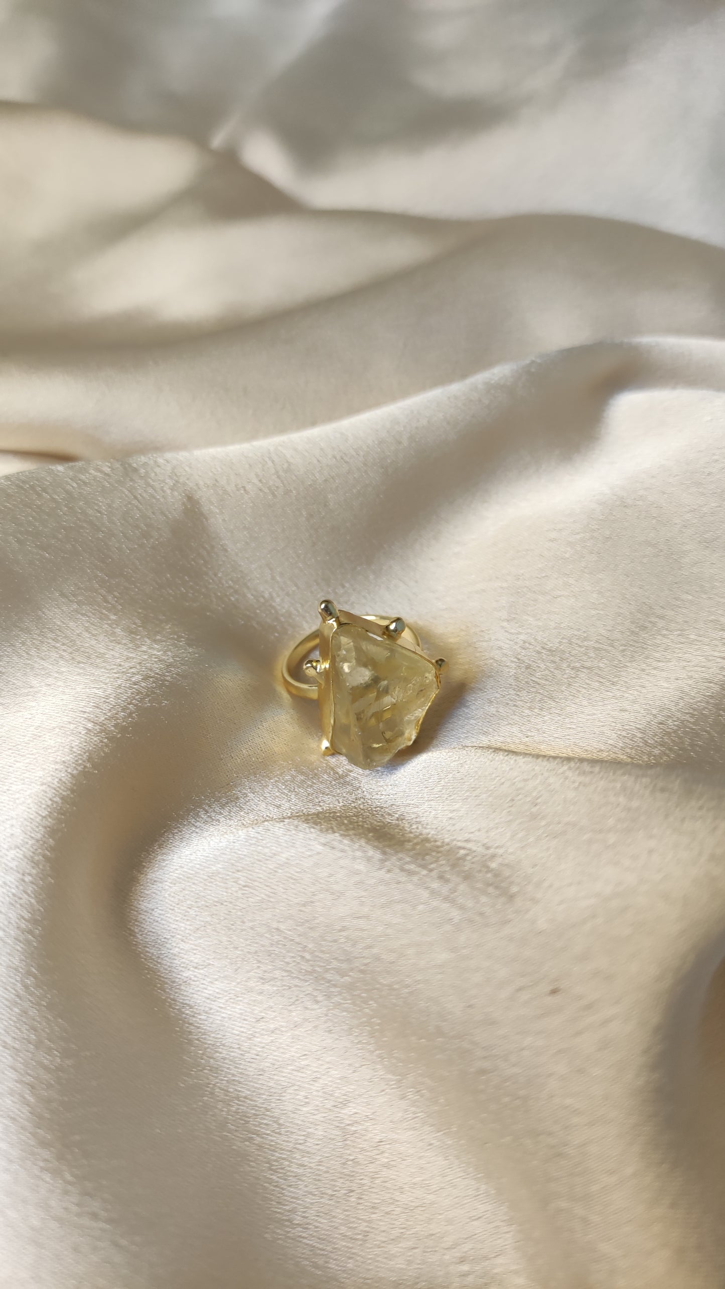 Anello regolabile quarzo chiaro