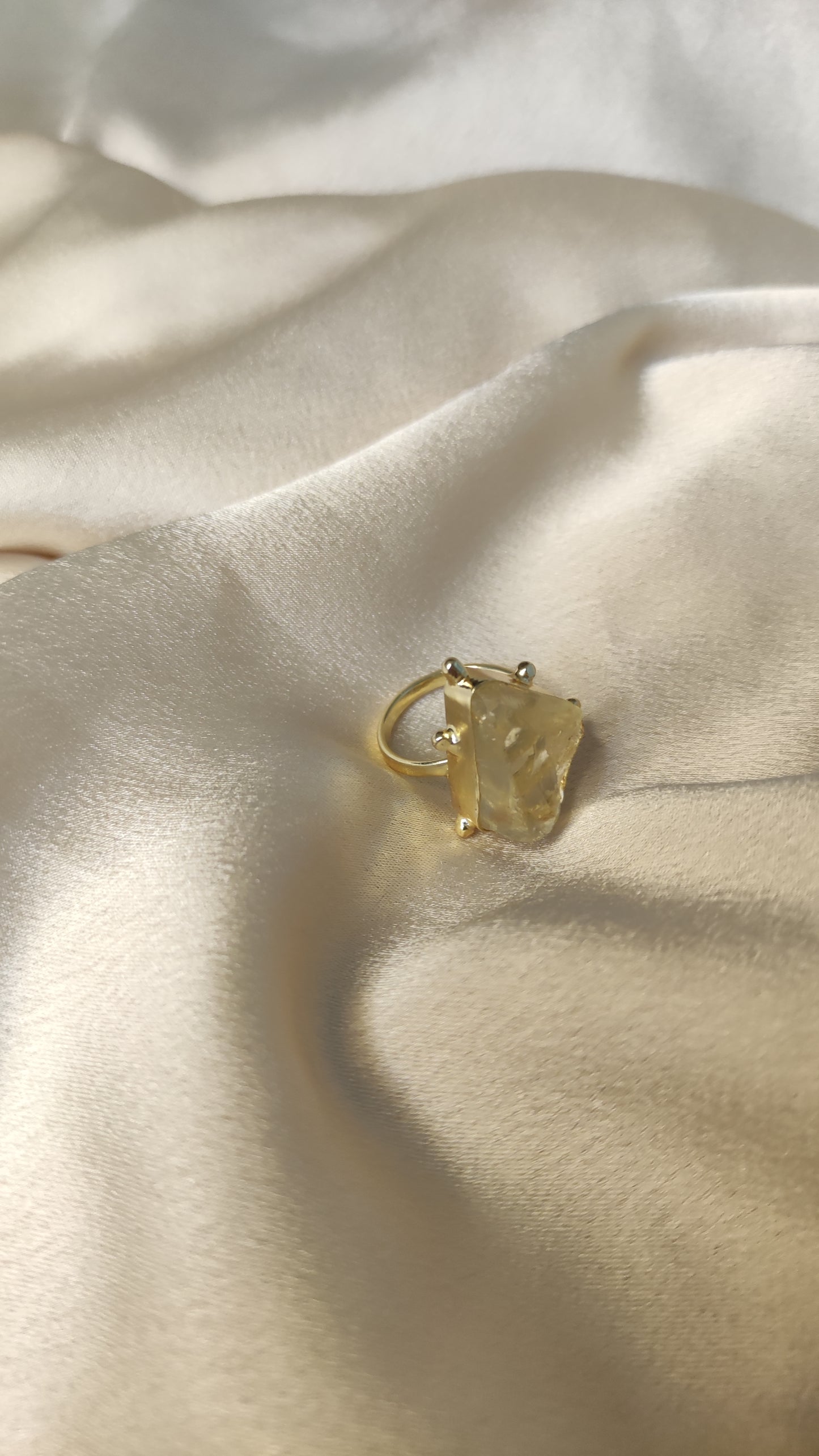 Anello regolabile quarzo chiaro