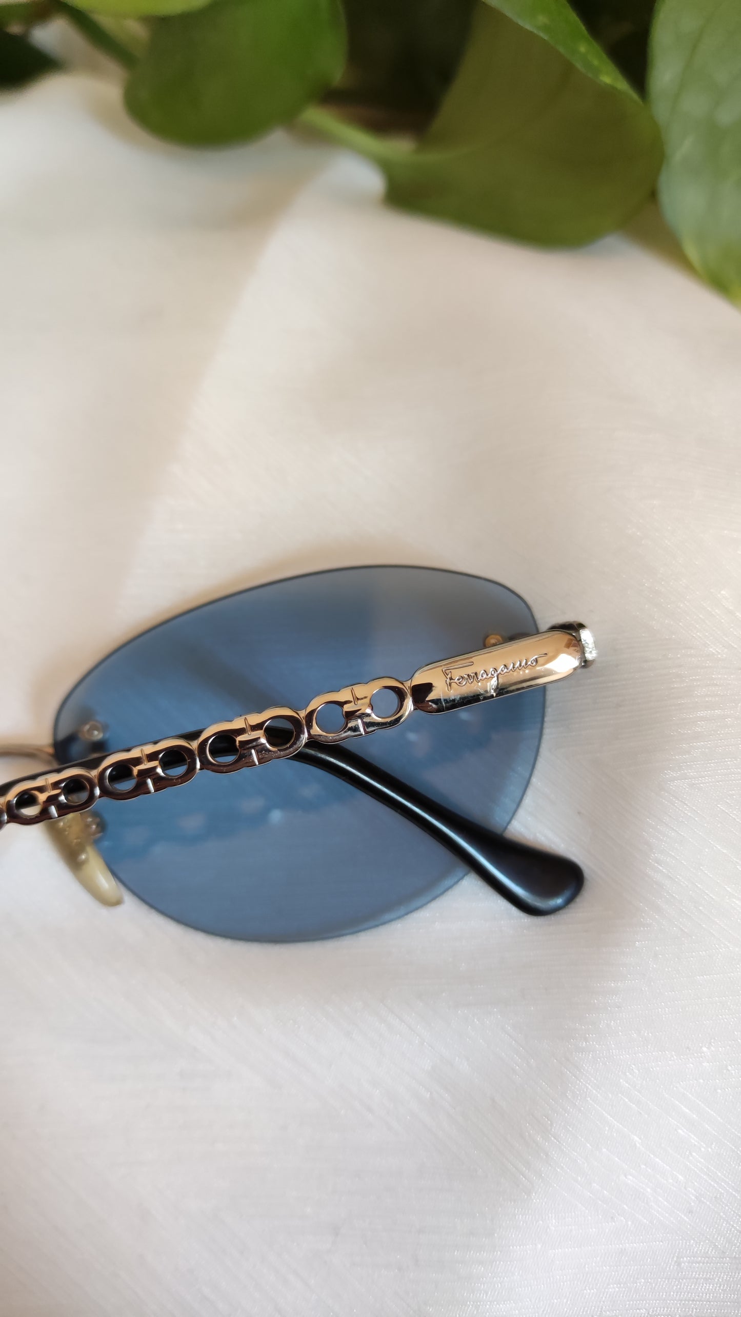 Occhiali da sole vintage Ferragamo azzurri
