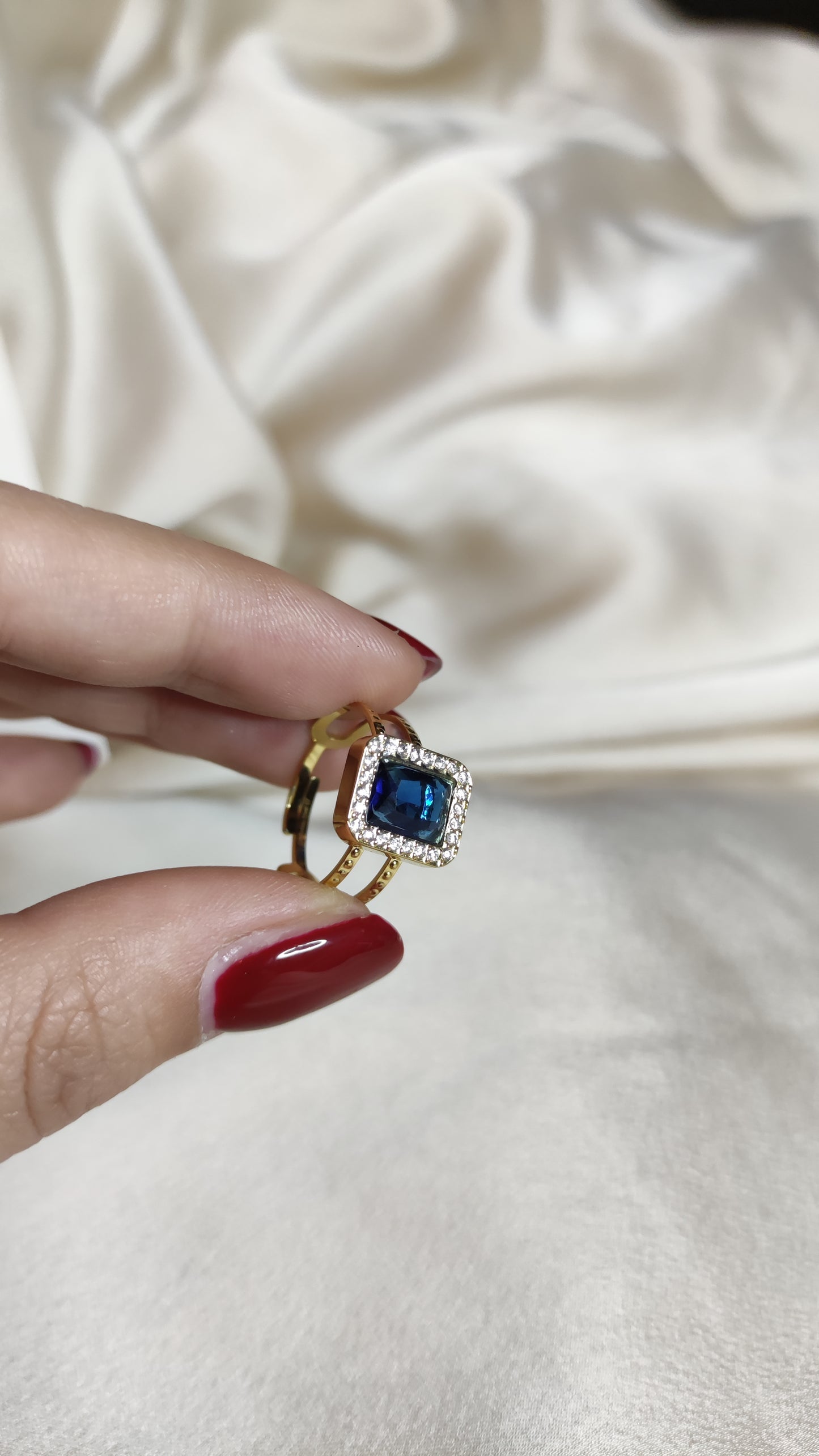Anello zircone blu