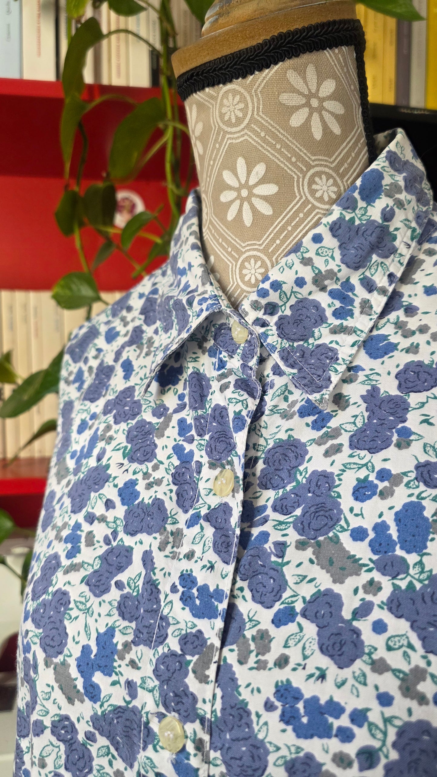 Camicia fiorellini blu in cotone