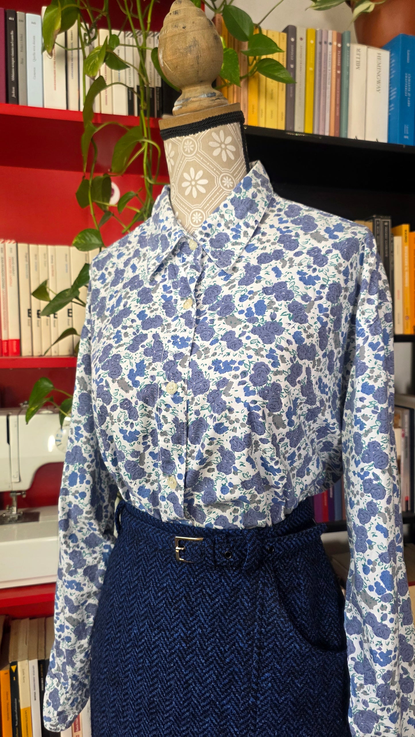 Camicia fiorellini blu in cotone