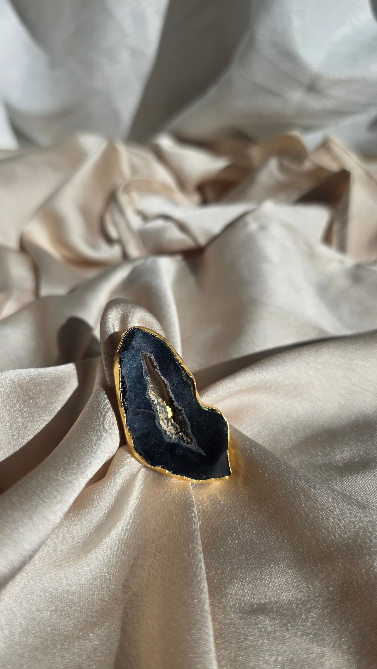 Anello agata nera grezza