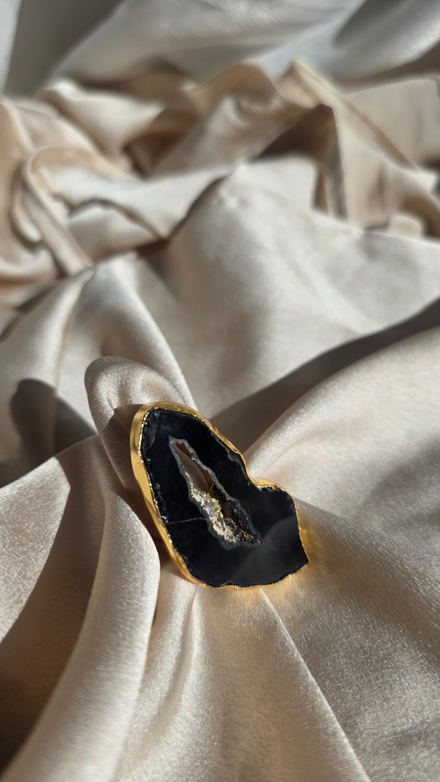 Anello agata nera grezza