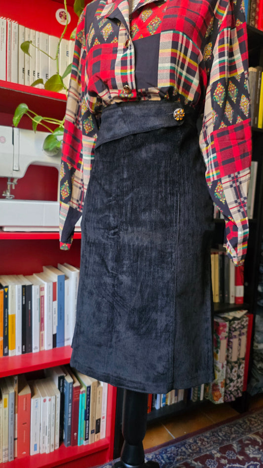 Gonna in velluto nero costine