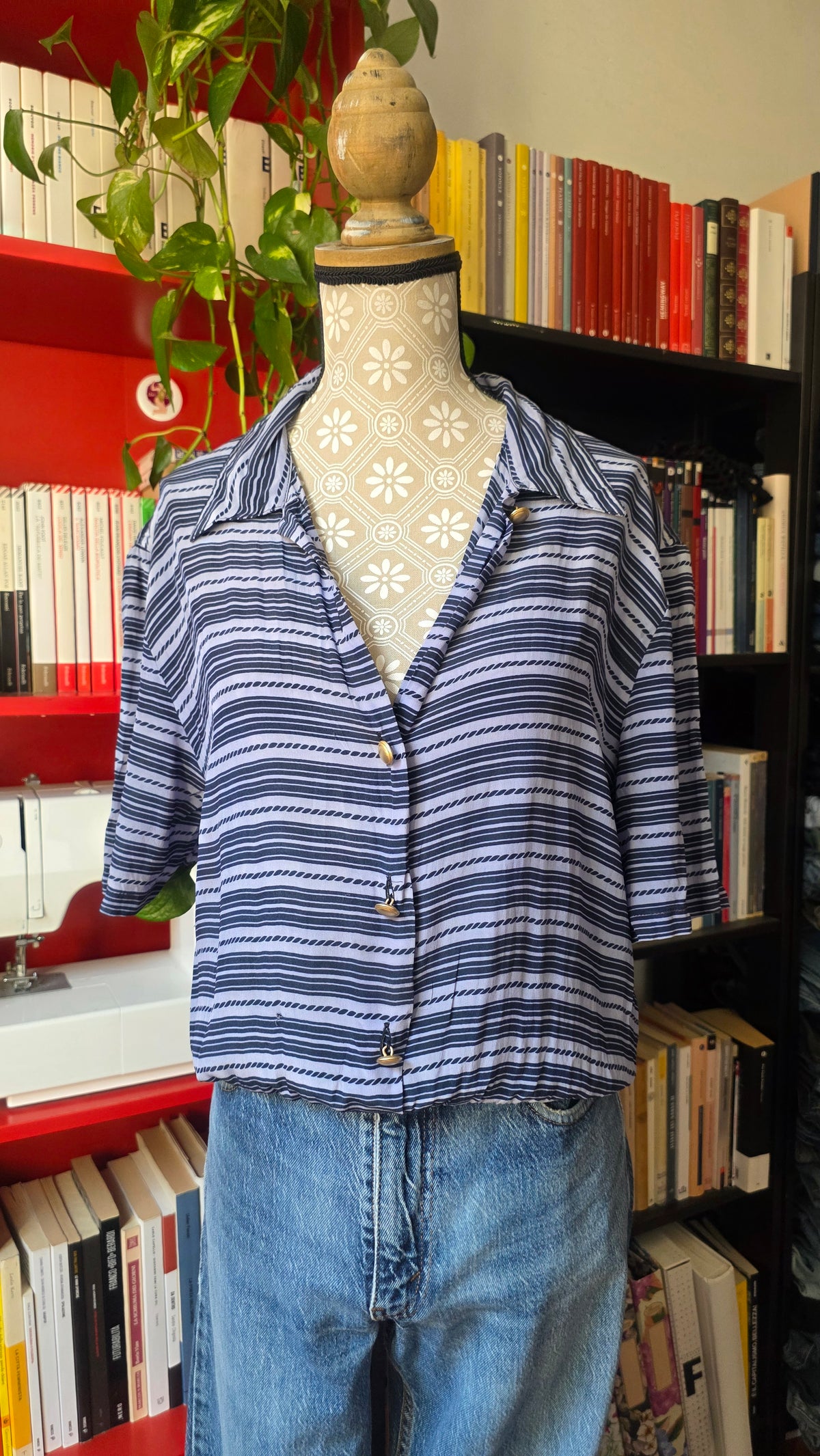 Camicia a righe blu e azzurra