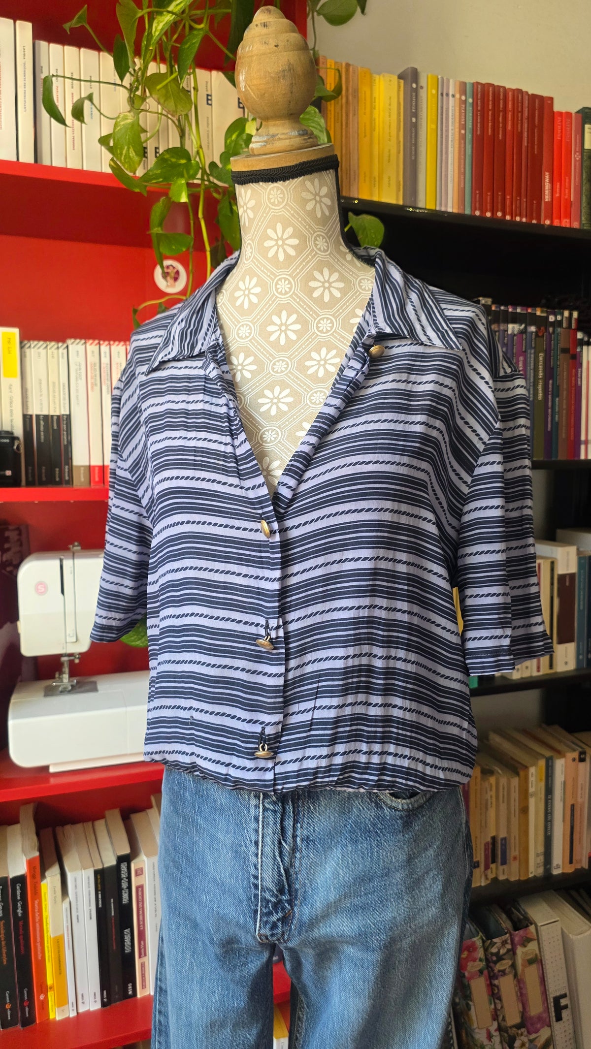 Camicia a righe blu e azzurra