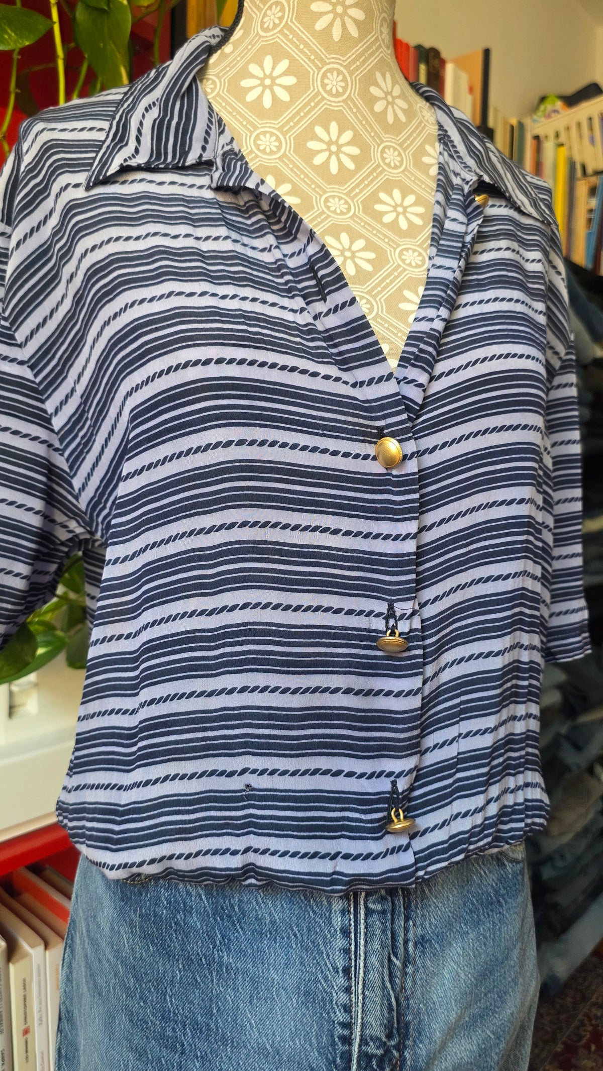 Camicia a righe blu e azzurra