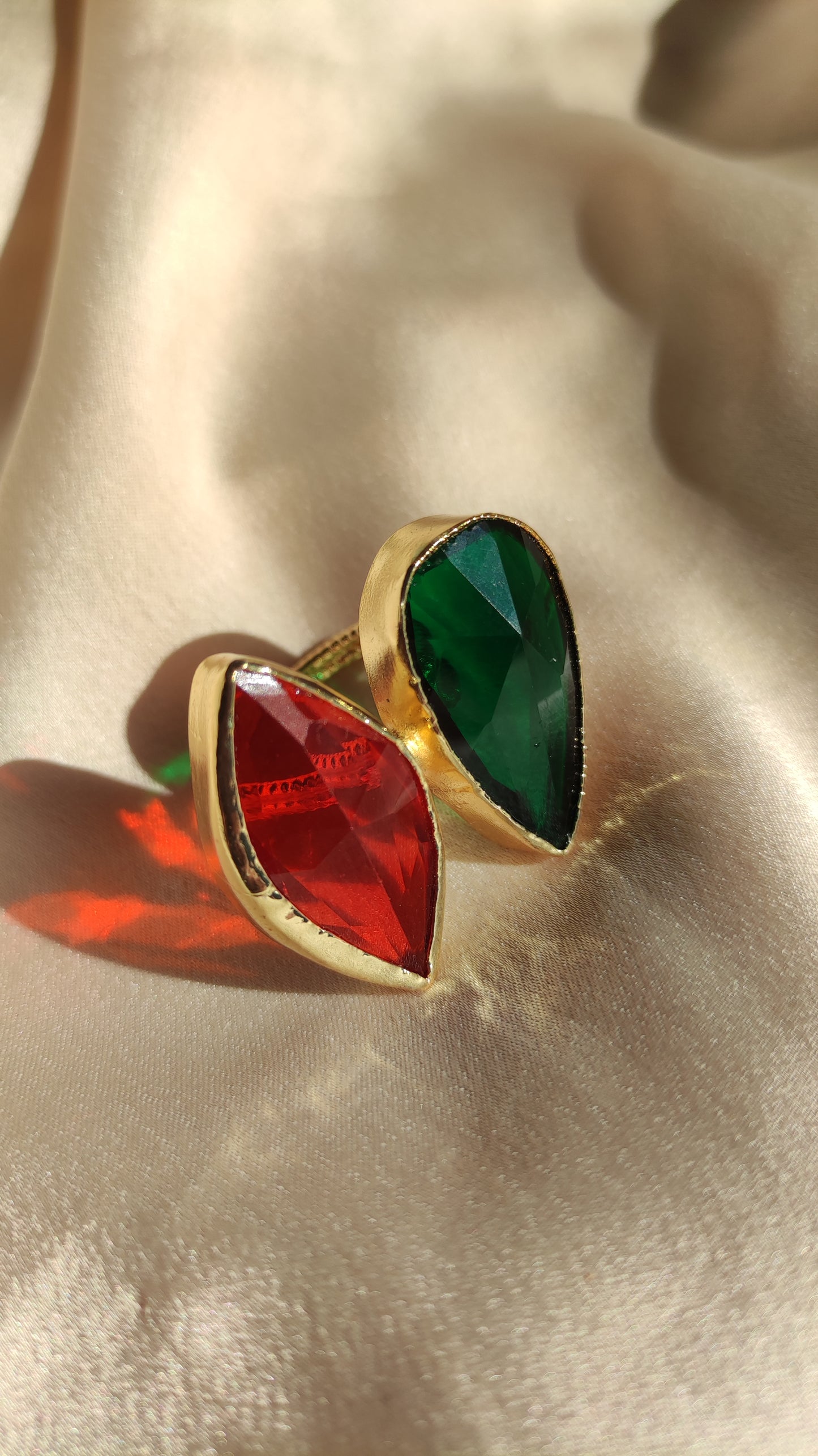 Anello cristalli verde e rosso