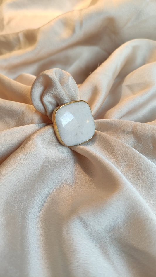 Anello bianco effetto marmo