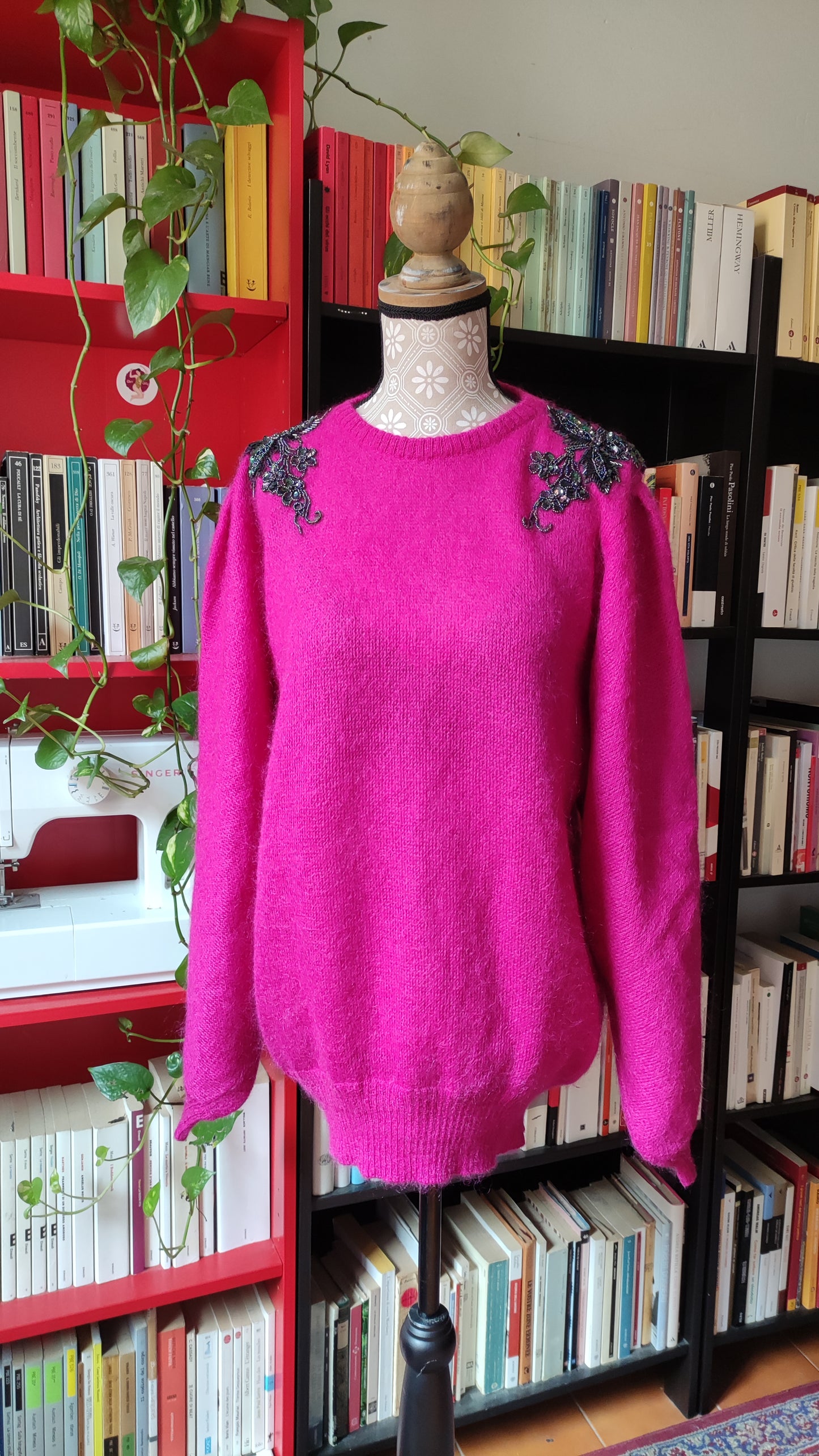 Maglione mohair fuscia con rimani di perline