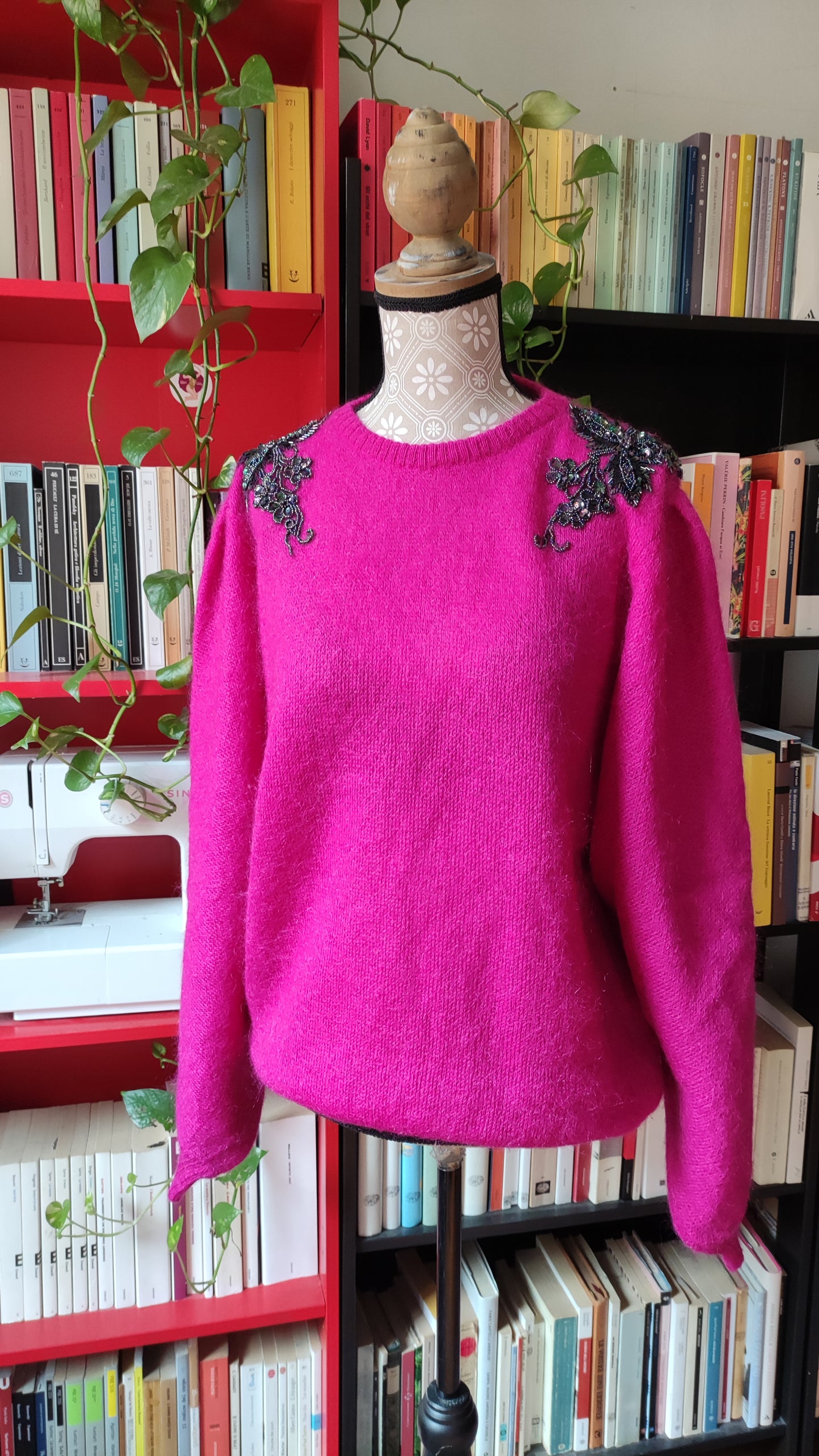 Maglione mohair fuscia con rimani di perline