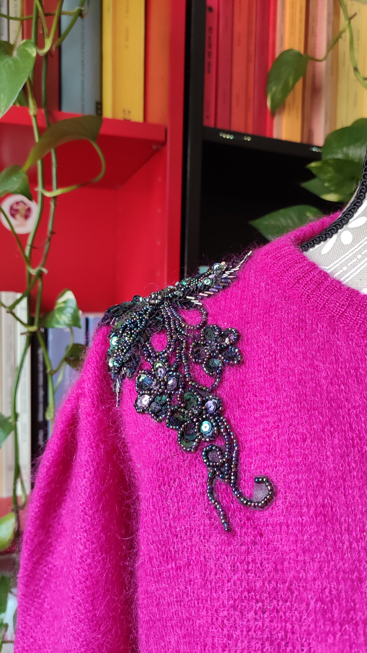 Maglione mohair fuscia con rimani di perline