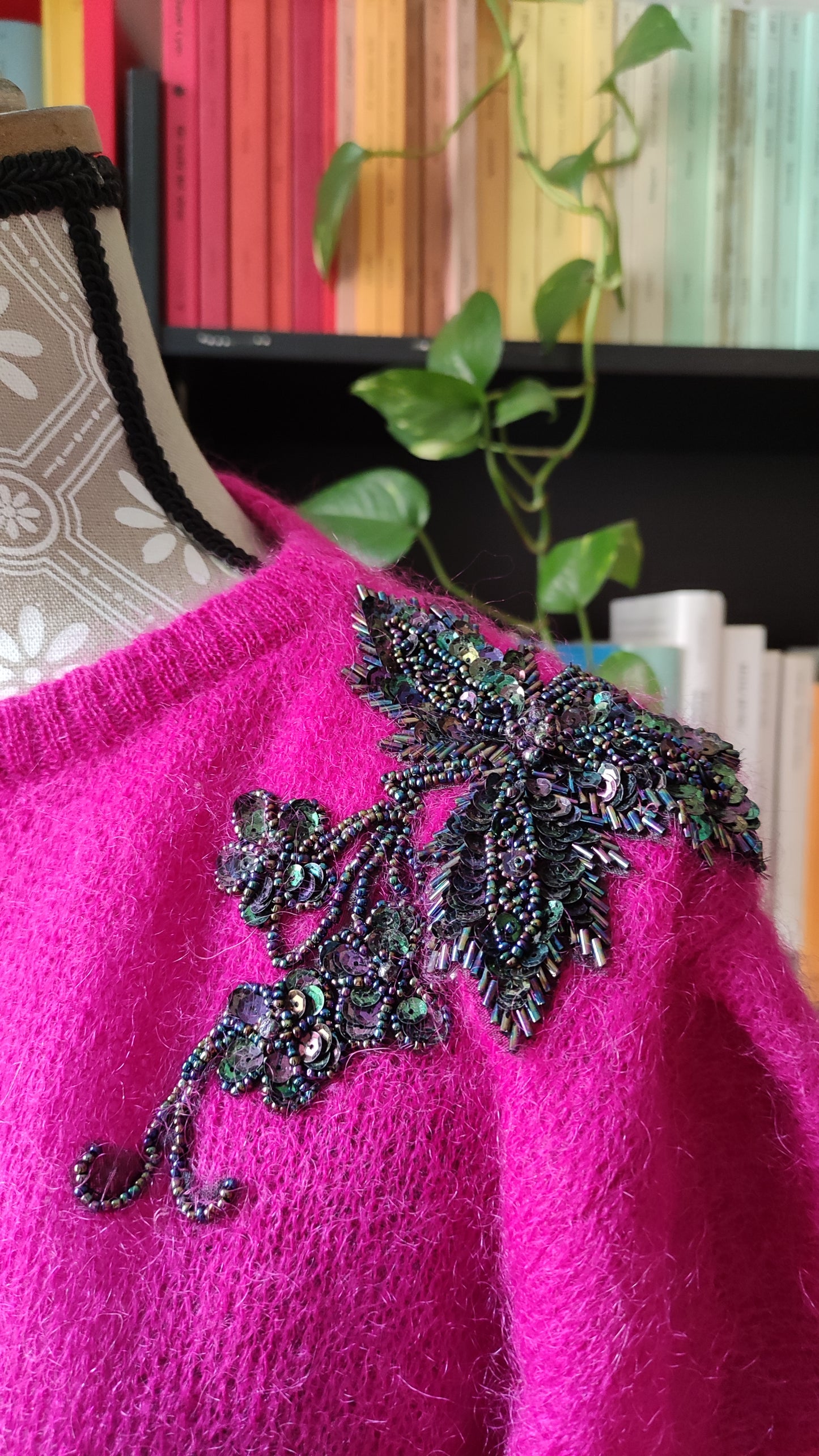 Maglione mohair fuscia con rimani di perline