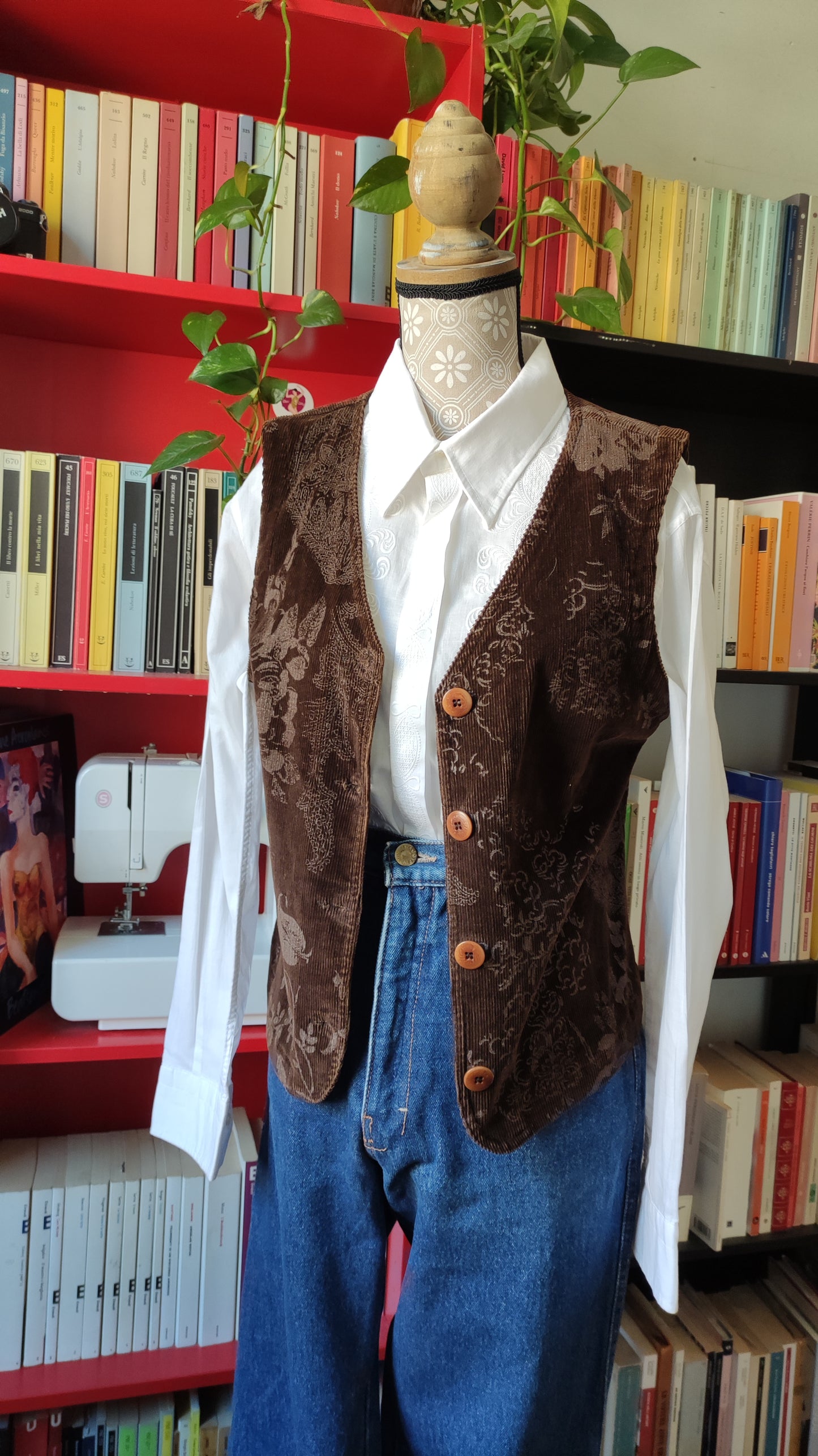 Gilet in velluto marrone