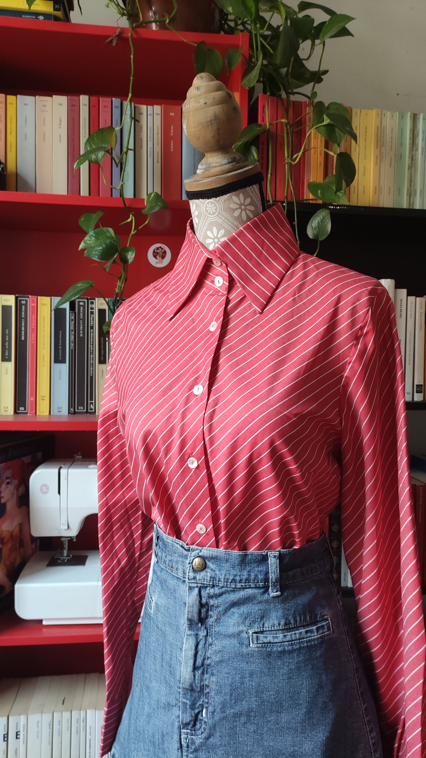 Camicia a righe rossa e bianca