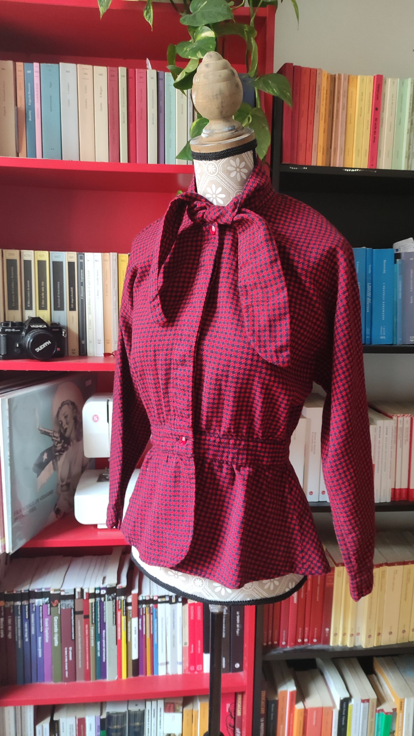 Camicia blu e rossa