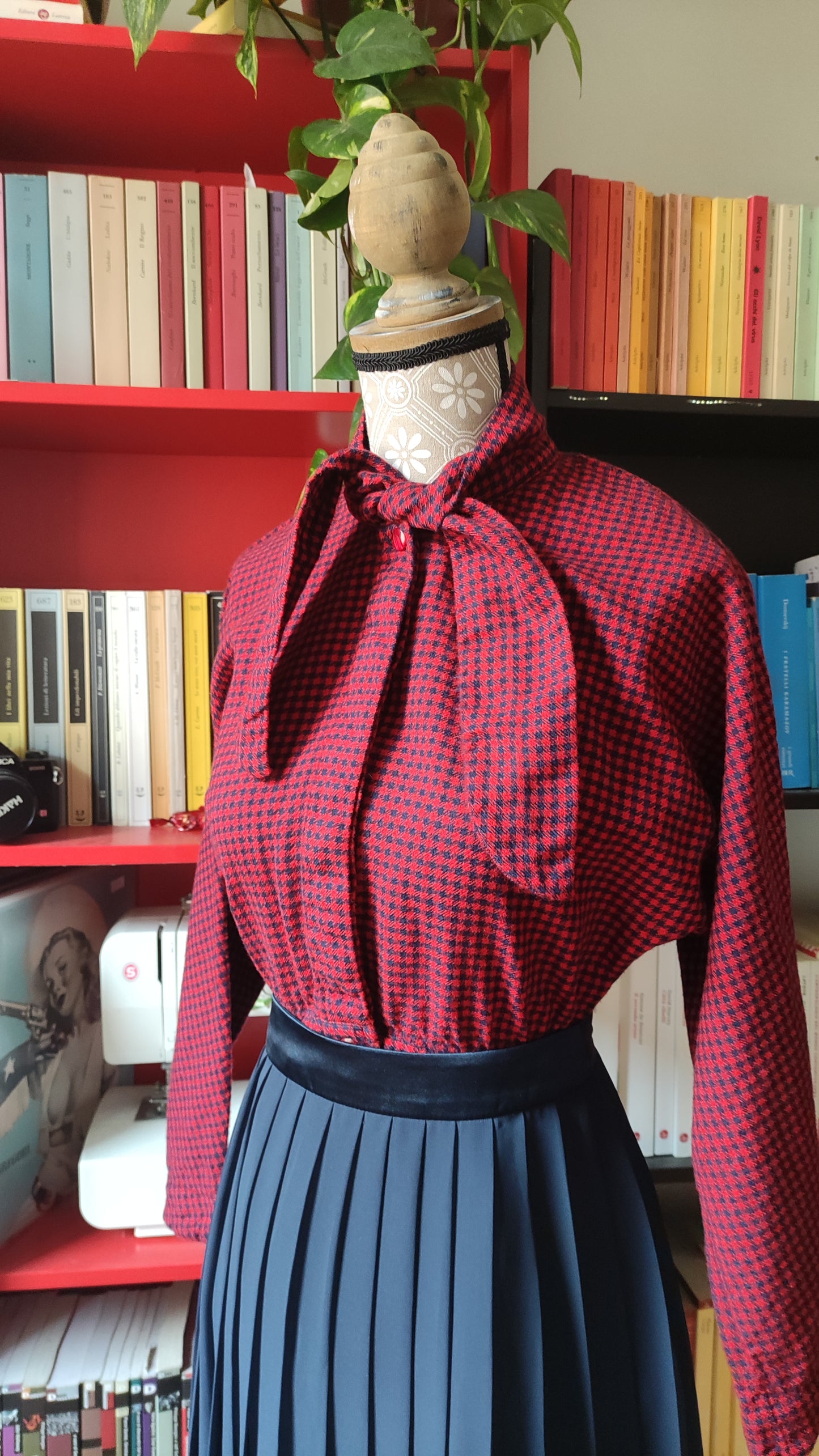 Camicia blu e rossa